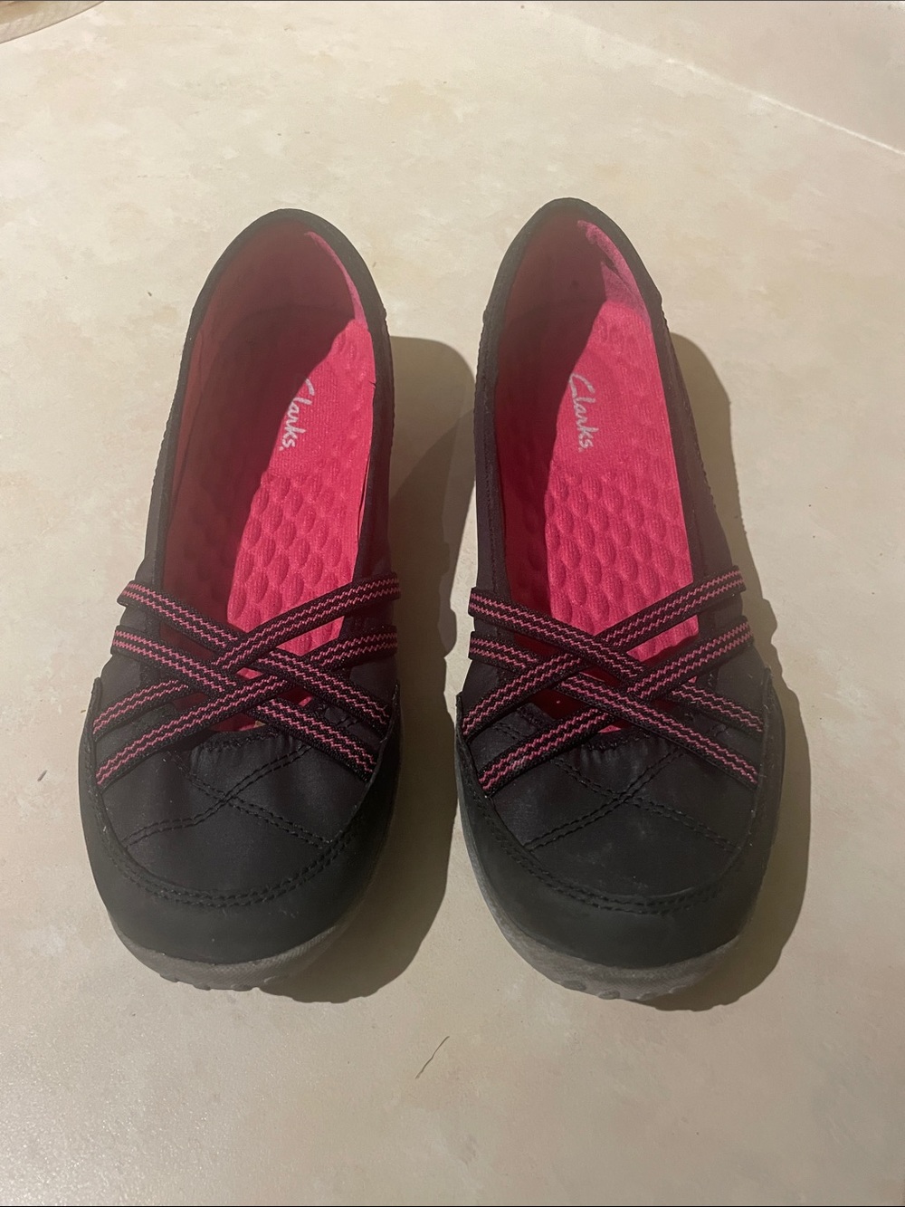 Clarks Haley Toucan Black Hot Pink Nubuck Athleisure Flats Slip On Shoes 8 Wide